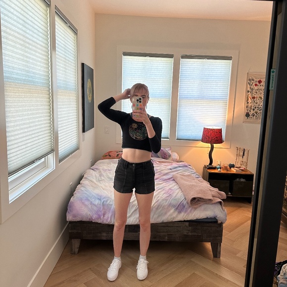 American Eagle  Next Level Super High-Waisted Denim Short Short - Picture 4 of 4